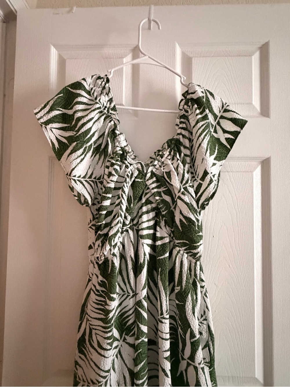 sofia by sofia vergara Green and White Leaf Print Maxi Dress - Picture 2 of 5